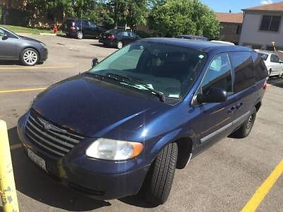 Chrysler : Town & Country mid size 2 sliding doors 2005 chrysler town country