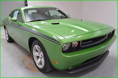 Dodge : Challenger R/T RWD Coupe Push Start Fog lights 2 Doors AUX In FINANCING AVAILABLE! 71k Miles Used 2012 Dodge Challenger RT Coupe USB Cloth int