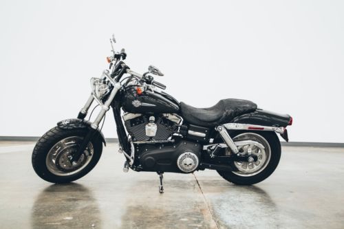 Harley-Davidson : Dyna Harley Davidson Motorcycle