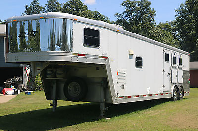 Exiss XT314 Lariate Horse Trailer with Living Quarters