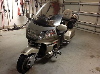 Honda : Gold Wing Honda Goldwing 1500 SE Gold in Color with many extras - Good Condition