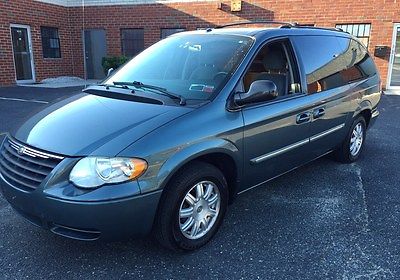 Chrysler : Town & Country TOURING LONG WHEEL BASE 2006 chrysler town and country touring long wheel base only 67 000 miles