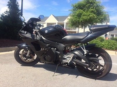 Yamaha : YZF-R 2009 black on black beautiful r 6 s must sell