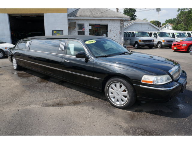 Lincoln : Town Car Executive w/ Limousine CLEAN TOWN CAR GOOD MILES