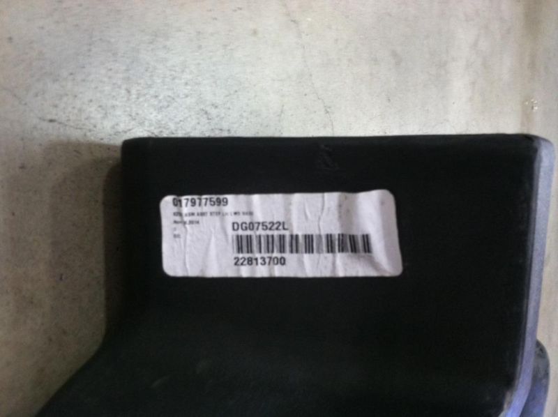 2015 Chevy Suburban * Running Boards / Side Steps Original GM 22813701, 2