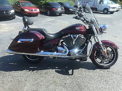 Victory : Cross Roads 2010 victory cross roads low miles with extras