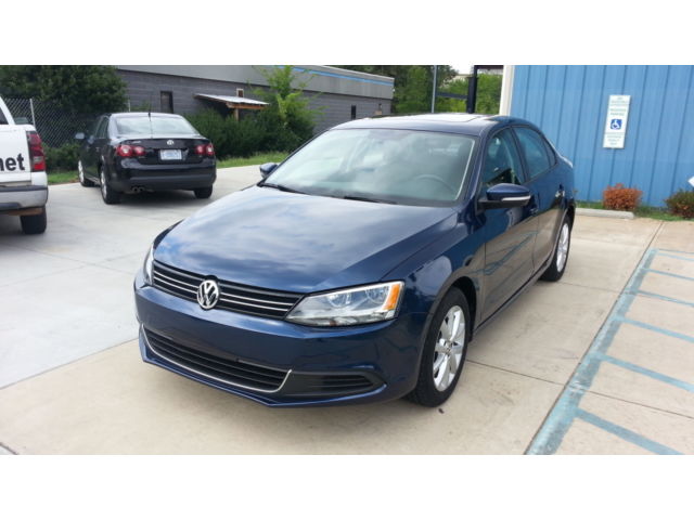 Volkswagen : Jetta 4dr Auto SE Sunroof, leather, fully loaded, alloy wheels, drives great, satellite radio