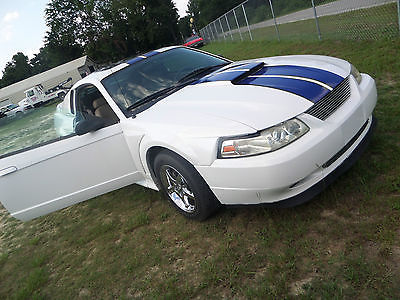 Ford : Mustang 2 door  2000 ford mustang