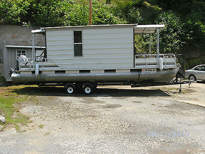 NICE 1988 SYLAN PONTOON HOUSEBOAT WITH 90 HP MOTOR