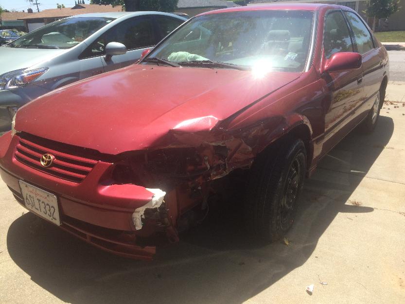 1998 Toyota Camry XLE for rebuild or parts, 0