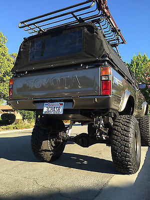 Toyota : Other Hilux 1980 toyota 4 x 4 pickup
