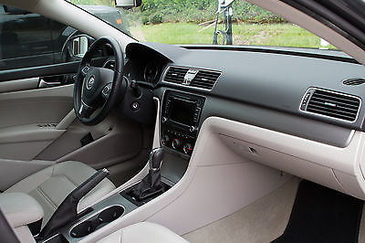 Volkswagen : Passat SE with Sunroof Volkswagen Passat 2014 Grey by owner