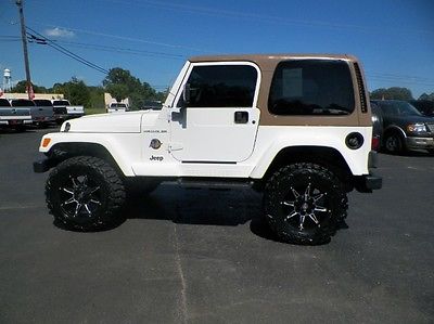 Jeep : Wrangler Sahara Sport Utility 2-Door Jeep is in near perfect condition. Has minor scratch on fender flare.