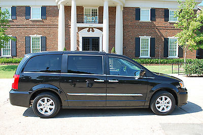 Chrysler : Town & Country Touring ONE OWNER - 9,935 miles- VERY CLEAN