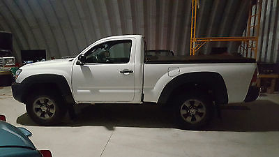 Toyota : Tacoma Base Standard Cab Pickup 2-Door 2011 toyota tacoma regular cab 4 x 4 excellent condition navigation low miles