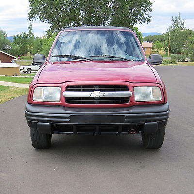 Chevrolet : Tracker Base Sport Utility 2-Door Convertible 4x4  5 spd. trans. ruby red exterior gray interior 2.0 liter engine.
