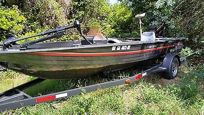 1987 Fisher bass boat, Great condition .18 ft. and 120 hsp. mercury force motor