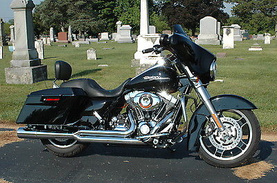 Harley-Davidson : Touring 2011 street glide 112 hp at the tire 40 mpg