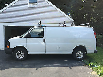 Chevrolet : Express Chevy Express 2500 2010 with Tow Hitch and Ladder Rack