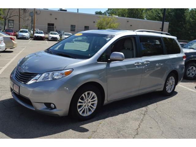 Toyota : Sienna 5dr 8-Pass V XLE LEATHER SUNROOF FWD ALL THE TOYS - BOSTON AREA TOYOTA DEALER