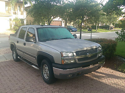 Chevrolet : Avalanche Grey/Black 2 nd owner minor ding in rear bumber see pics truck serviced by chevy dealer