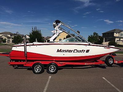 Wakeboard surf boat