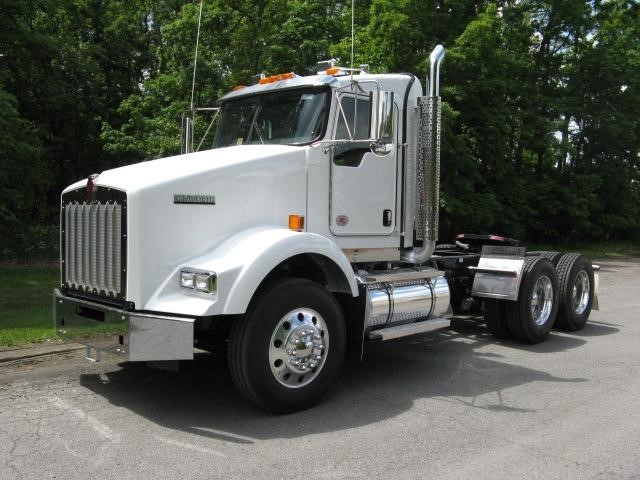 2017 Kenworth T800  Conventional - Day Cab