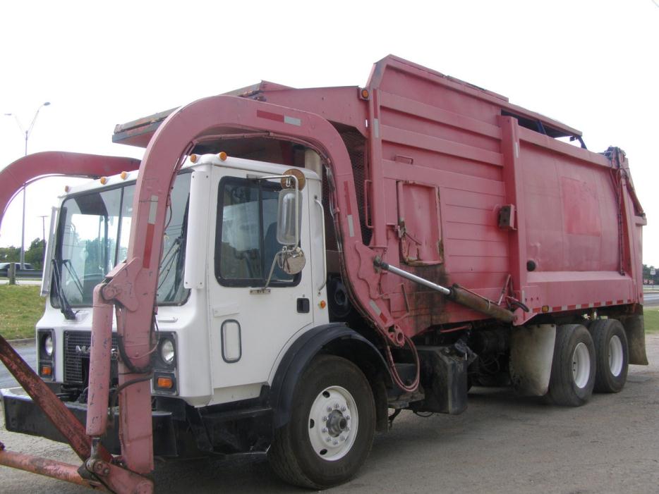 2000 Mack Mr688s  Garbage Truck