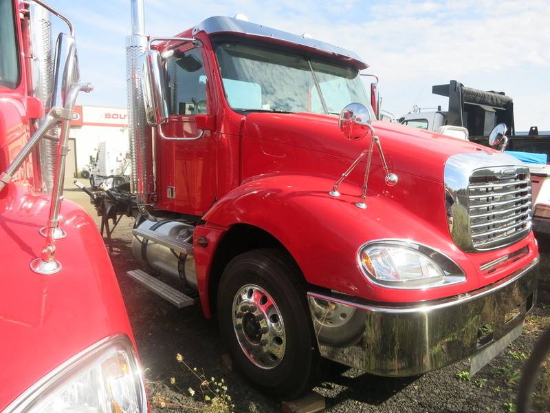 2016 Freightliner Cl12064st-Columbia 120  Conventional - Day Cab