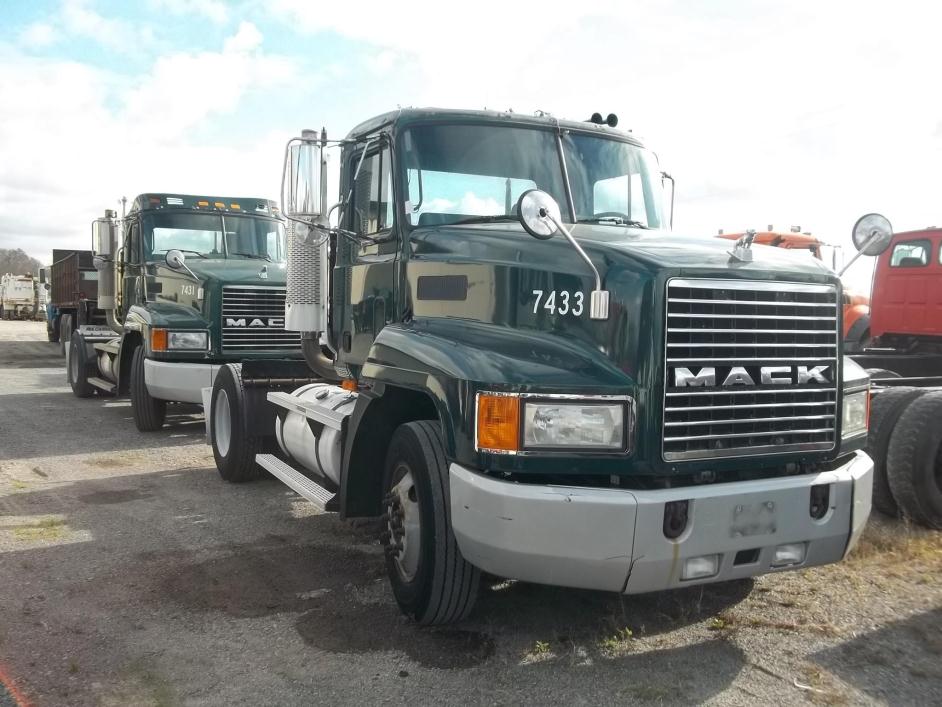 2000 Mack Ch612  Conventional - Day Cab
