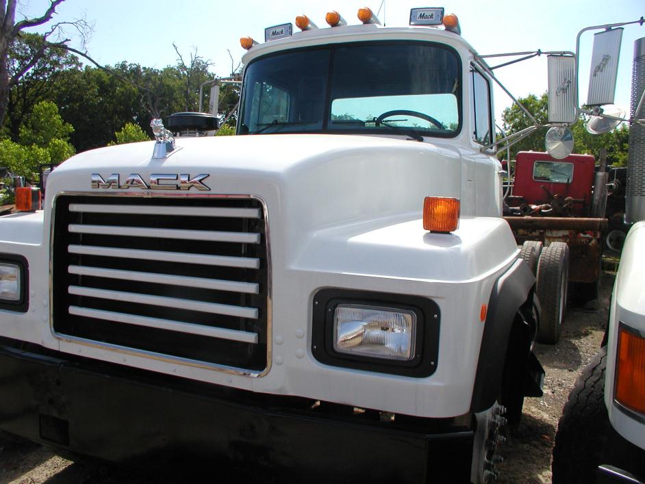 2001 Mack Rd690sx  Tractor