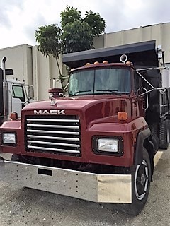 2002 Mack R688s  Dump Truck
