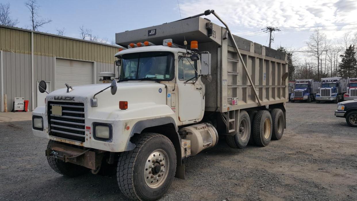 2000 Mack Rd688s  Dump Truck