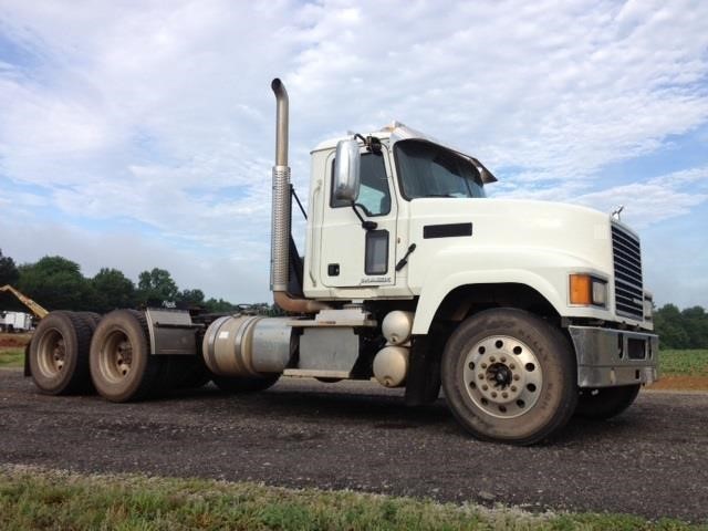 2013 Mack Pinnacle Chu613  Conventional - Day Cab