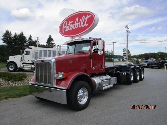 2011 Peterbilt 367  Garbage Truck