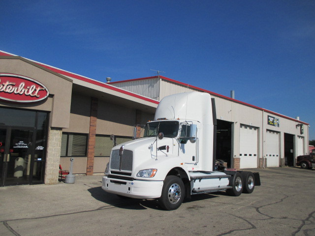 2014 Kenworth T400  Conventional - Day Cab