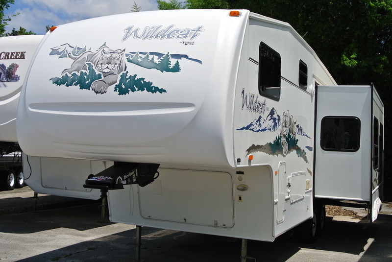 2006 Forest River Wildcat 27RL