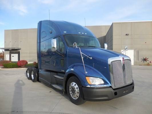 2012 Kenworth T700  Conventional - Day Cab