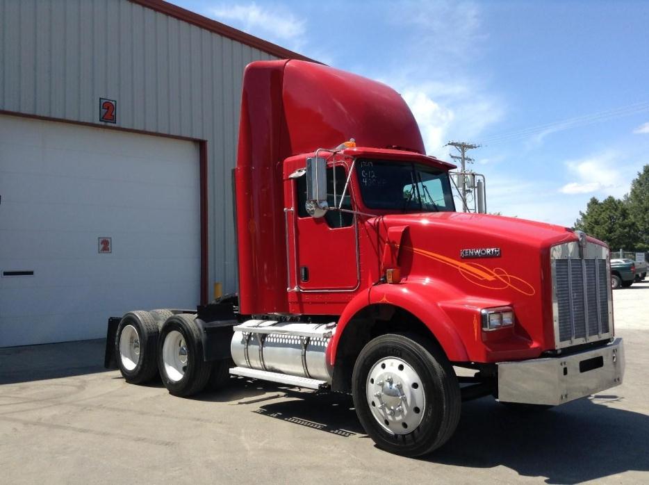 2003 Kenworth T800  Conventional - Day Cab