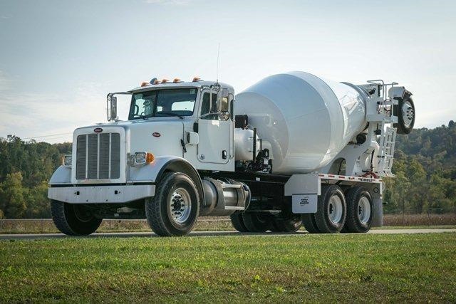 2015 Peterbilt 365  Mixer Truck