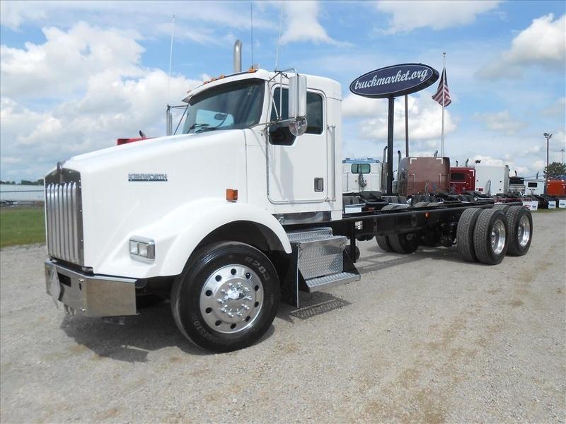 2002 Kenworth T800 C And C  Cab Chassis