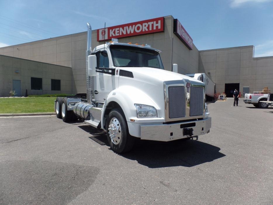 2015 Kenworth T880  Conventional - Day Cab