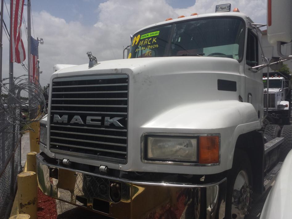 1999 Mack Ch612  Conventional - Day Cab