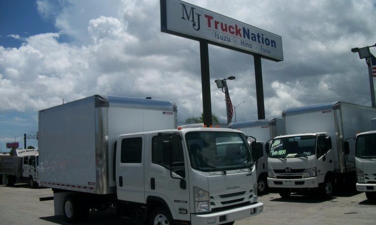 2016 Isuzu Npr  Box Truck - Straight Truck
