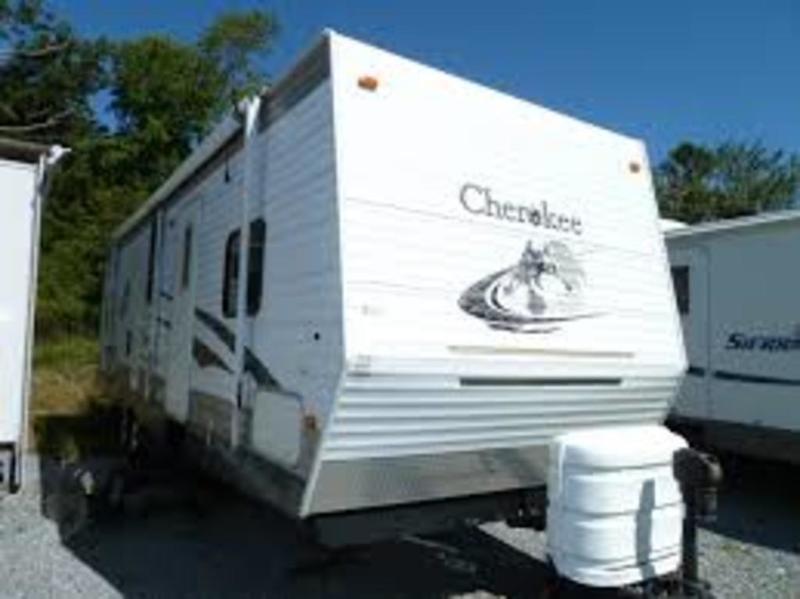 2005 Forest River Cherokee 32B