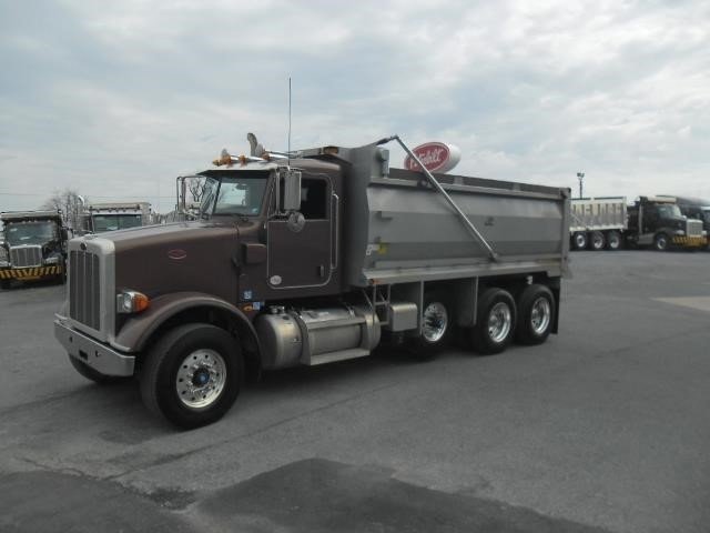 2014 Peterbilt 367  Dump Truck
