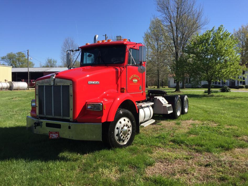 1992 Kenworth T800  Conventional - Day Cab