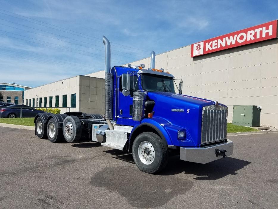 2013 Kenworth T800w  Conventional - Day Cab