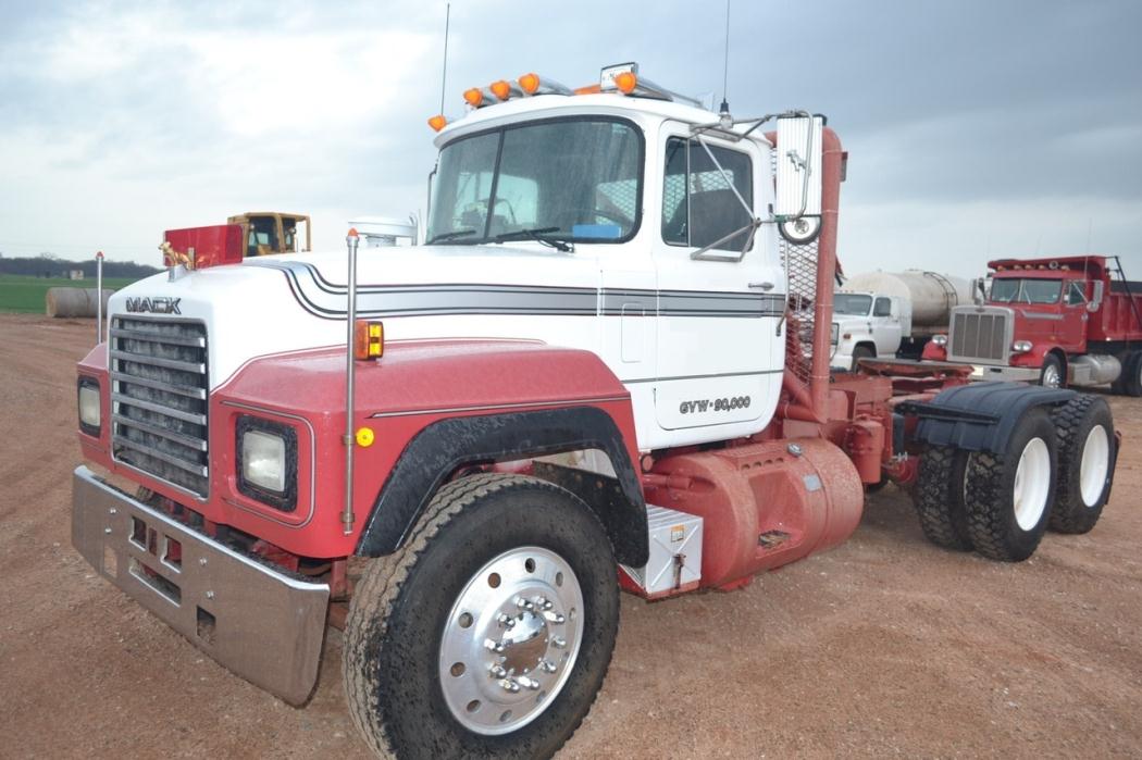 1993 Mack Rd690s  Conventional - Day Cab