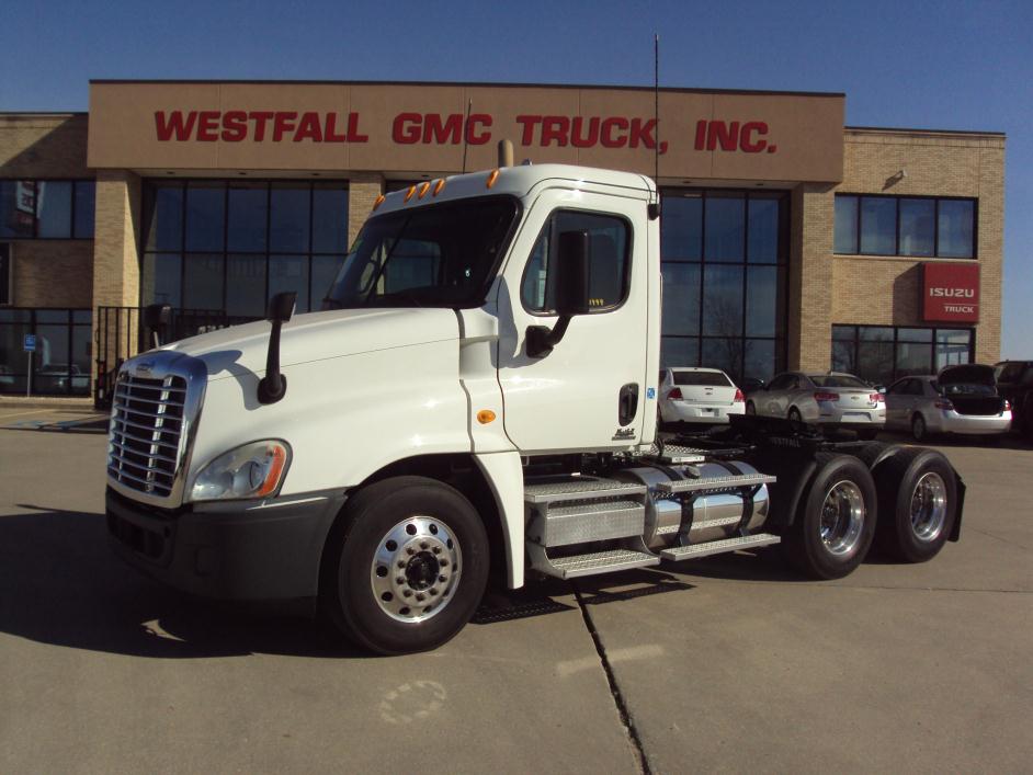 2010 Freightliner Ca125  Conventional - Day Cab